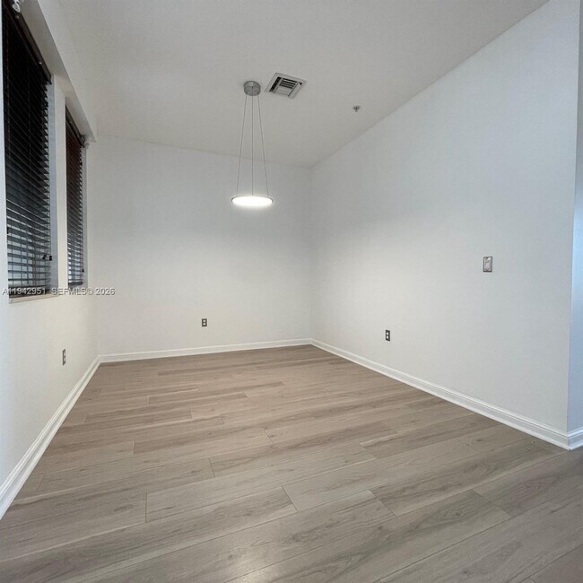 Building Photo - 3020 NW 125th Ave