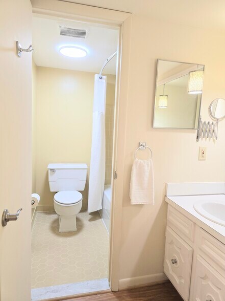 Building Photo - 16810 Edloytom Way