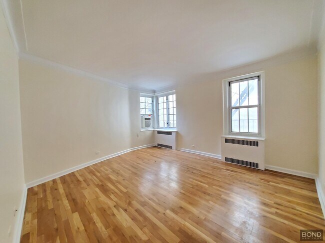 Primary Photo - 1 Jane St