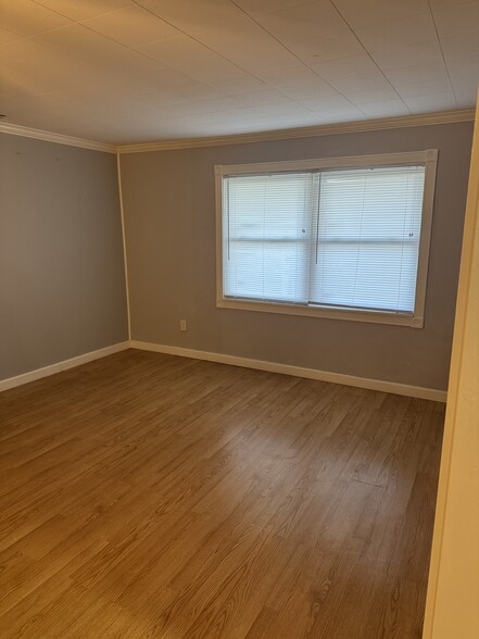 Building Photo - 1900 Beck Ln