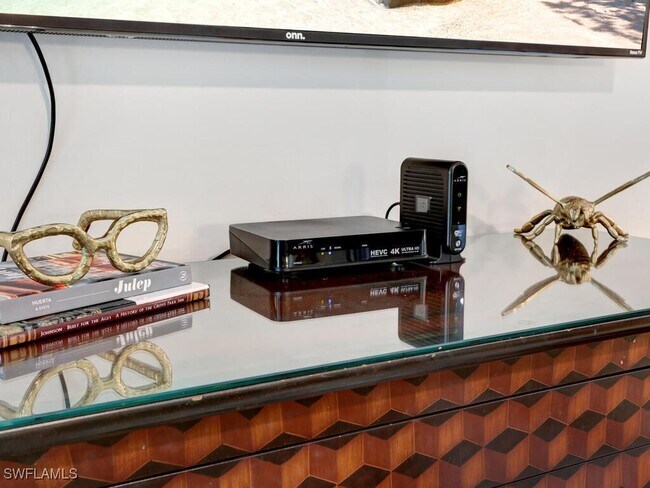 Building Photo - 2847 Tiburon Blvd E