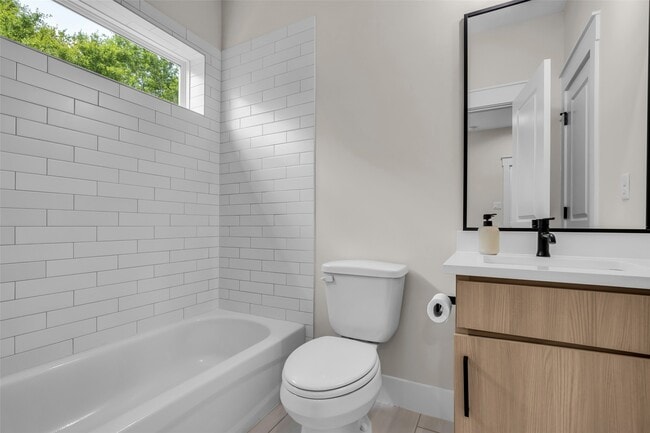 Building Photo - 5303 Donovan Gdns Ln