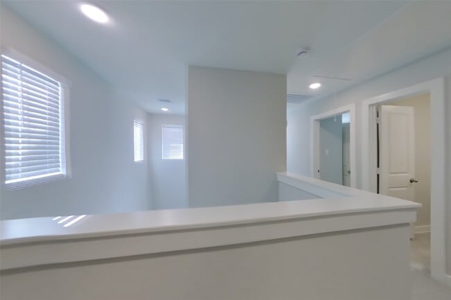 Building Photo - 9835 Willow Creek Commerce Dr
