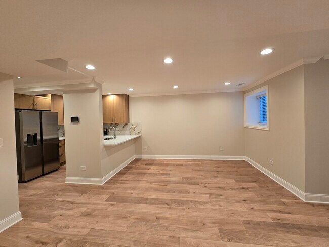 Building Photo - 1502 W Jonquil Terrace