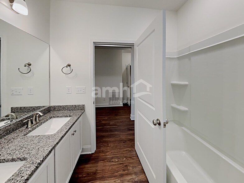 Building Photo - 7053 Creeksong Dr