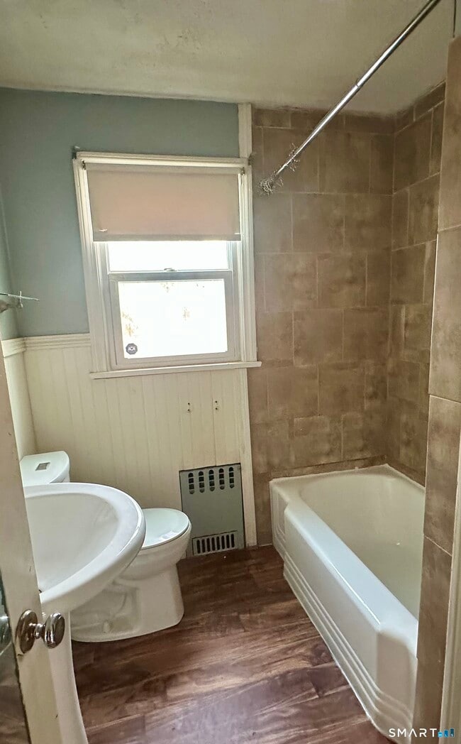 Building Photo - 448 Tudor St