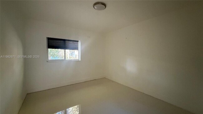 Building Photo - 560 NE 67th St