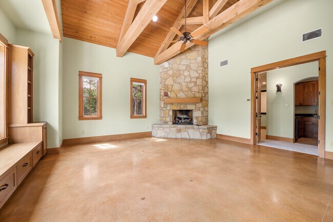 Building Photo - 16009 Pontevedra Pl
