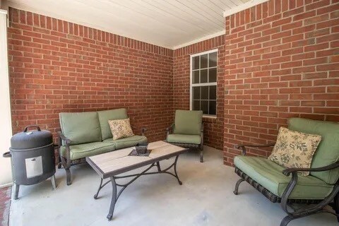 Building Photo - 241 Bainbridge Dr