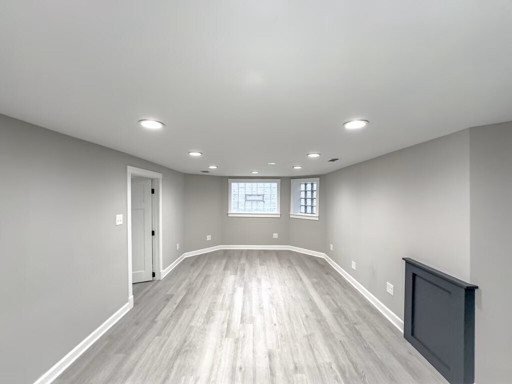Building Photo - 1536 N Hamlin Ave
