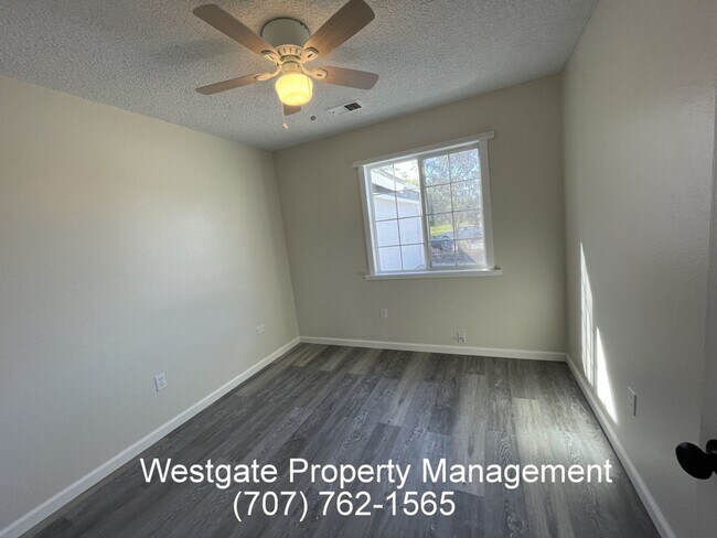 Building Photo - 1424 Sunrise Pkwy