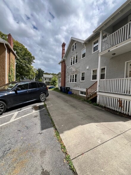 Shared Off-street Parking - 854 Sumner Ave