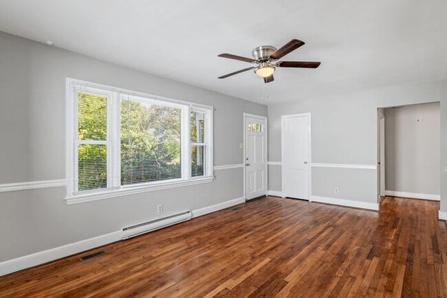 Building Photo - Updated Home- Near State Street! LR, DR, J...