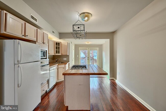 Building Photo - 1108 Baylis St