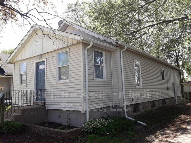 Primary Photo - 6812 California Ave