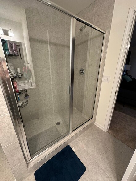 Building Photo - 423 Bassett Ln