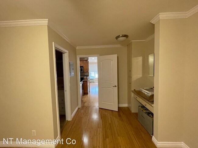 Building Photo - 1 br, 1 bath Apartment - 10876 Palms Blvd....