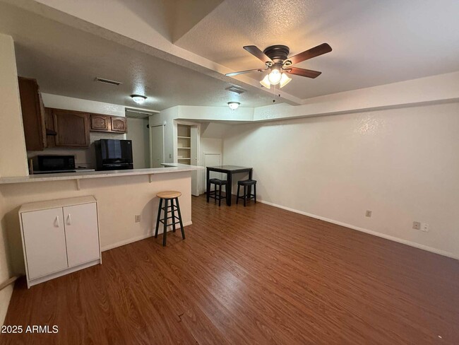 Building Photo - 510 N Alma School Rd