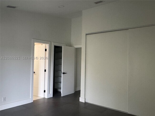 Building Photo - 2723 NE 164th St