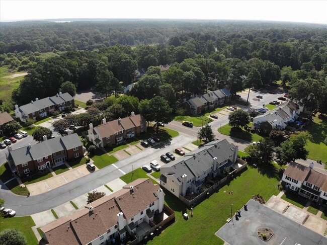 Building Photo - Yorktown Living