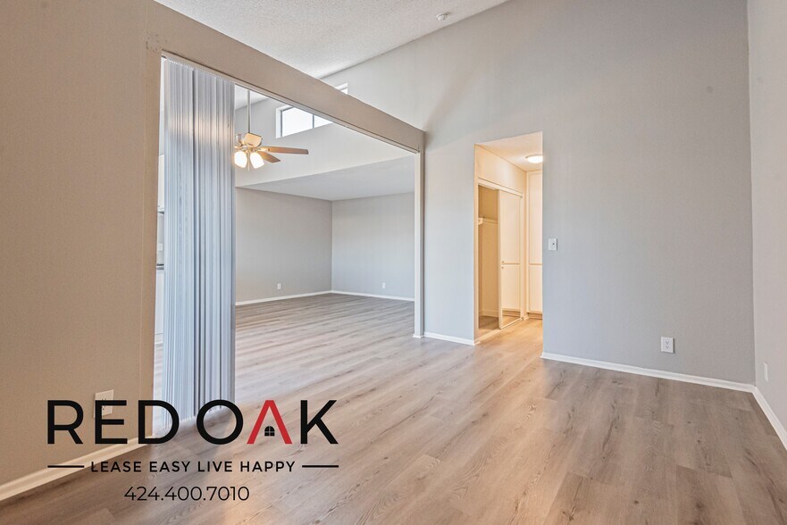 Building Photo - 8614 Woodley Ave