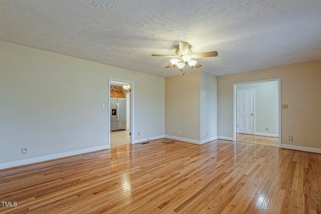 Building Photo - 4610 Linden Rd