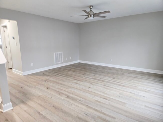 Building Photo - 3600 Old Forest Rd