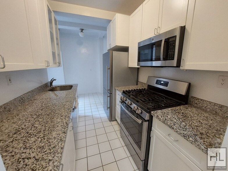 Primary Photo - EAST 92 STREET