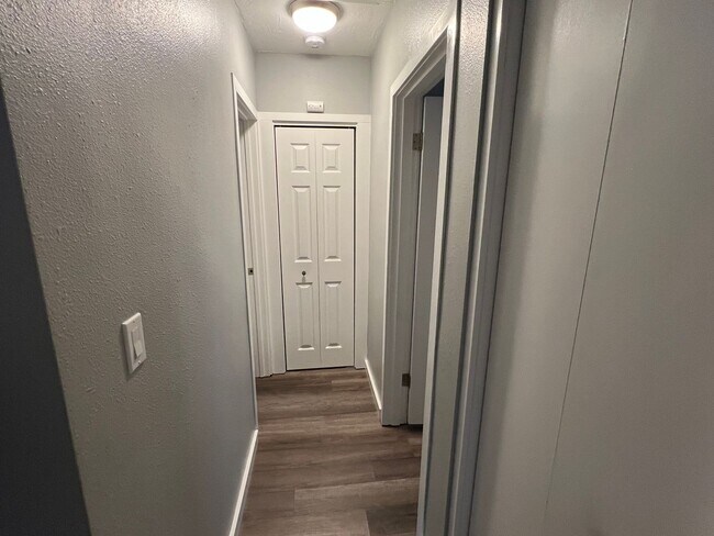 Building Photo - r3008unanderavev