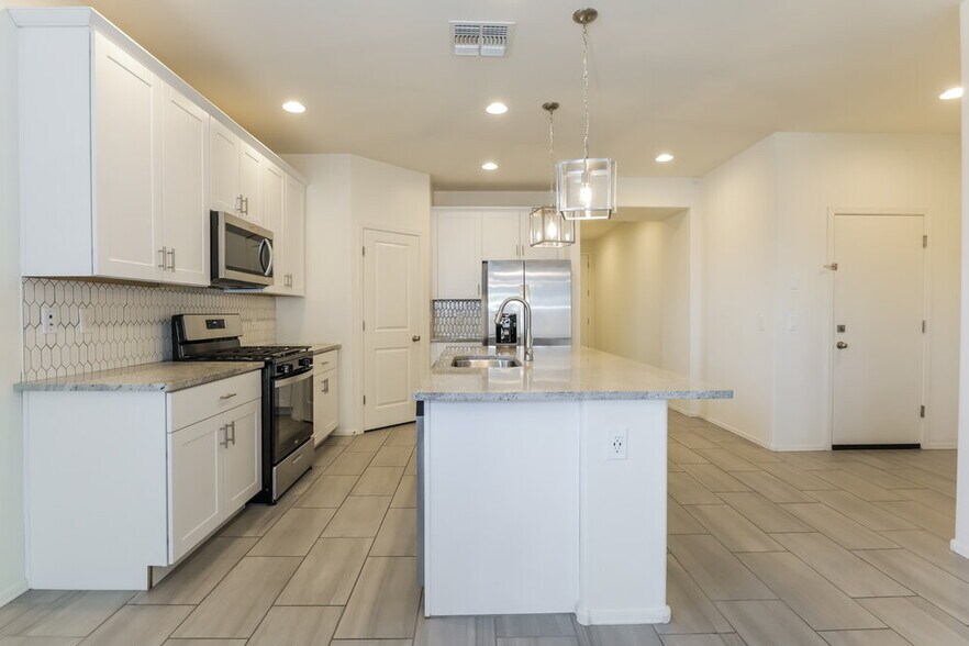 Building Photo - 12100 W Charismatic Dr