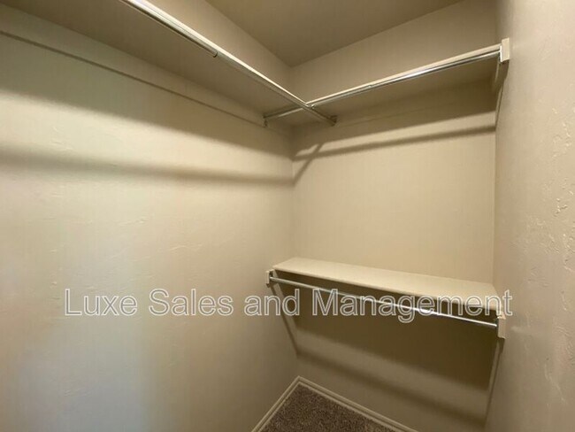 Building Photo - 729 SW 14th St