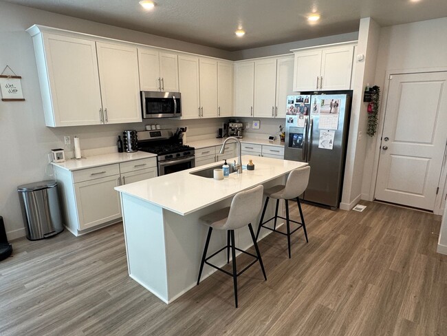 Building Photo - Beautiful NEW build, 4 bedroom 2 bathroom