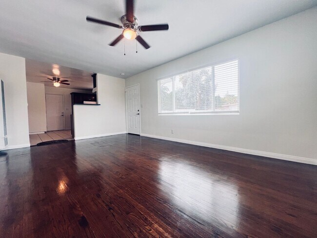 Building Photo - Escondido Historic Neighborhood 3 Bedroom 2 Bath Home