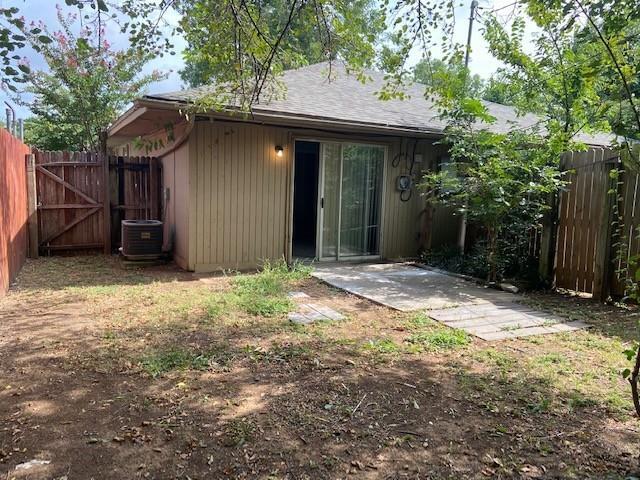 Building Photo - 118 Maple St