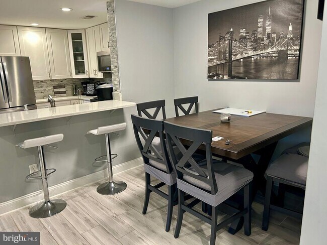 Building Photo - 1069 Gardenview Loop
