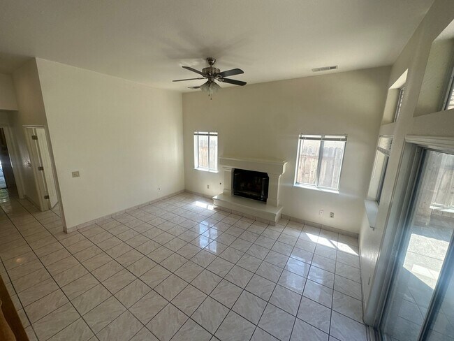 Building Photo - 325 Melbourne Dr