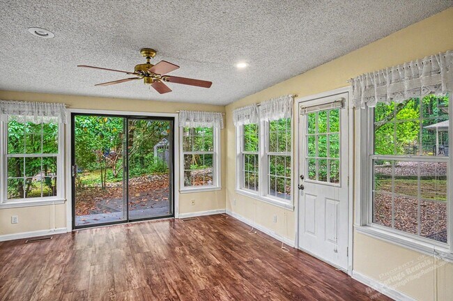 Building Photo - West Gate Area Home | Home | Unfurnished