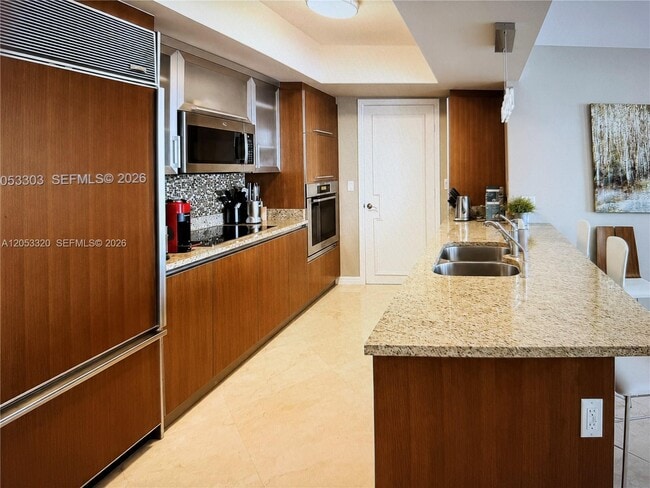 Building Photo - 17201 Collins Ave