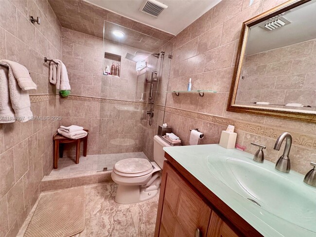 Building Photo - 6061 Collins Ave