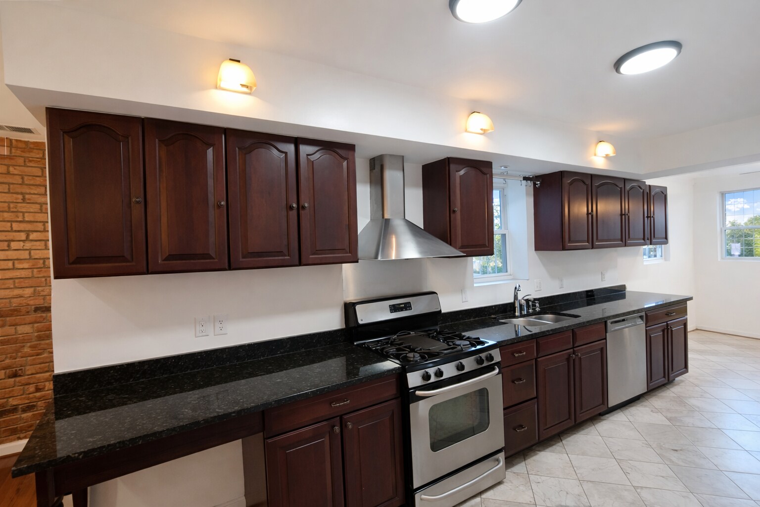 Building Photo - 1933 4th St NE