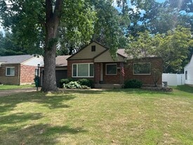 Building Photo - 1122 Selma Ave