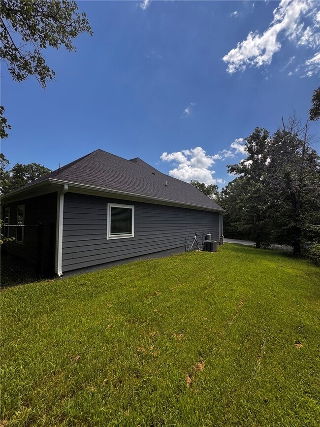 Building Photo - 12 Hobkirk Dr