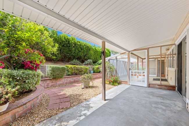 Building Photo - Charming 3 Bedroom 2 Bathroom Home in La M...