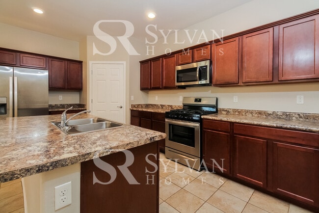 Building Photo - You will love this 3 bedroom 2 bathroom home!