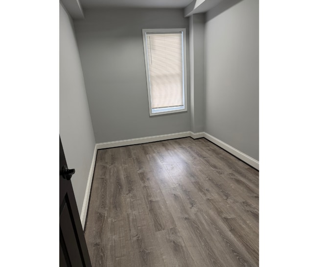 Building Photo - 1106 N Lakewood-1A AVAILABLE $650 1A