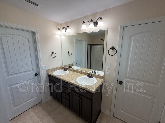 Building Photo - 5800 Glenby Ct
