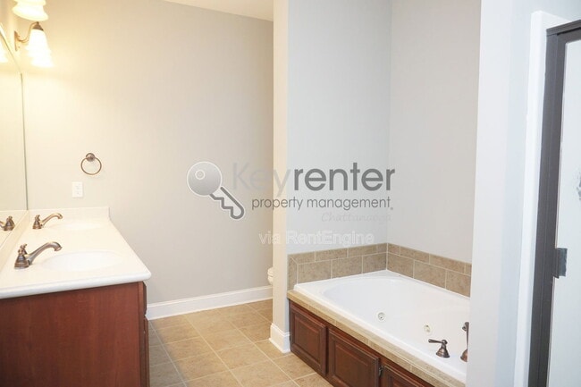 Building Photo - 5410 Mandarin Cir