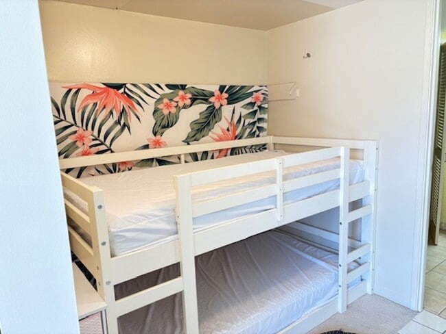 Building Photo - One Bedroom Makaha Valley Towers