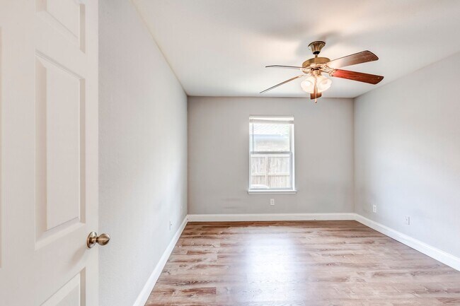 Building Photo - 2930 Saulsbury Dr