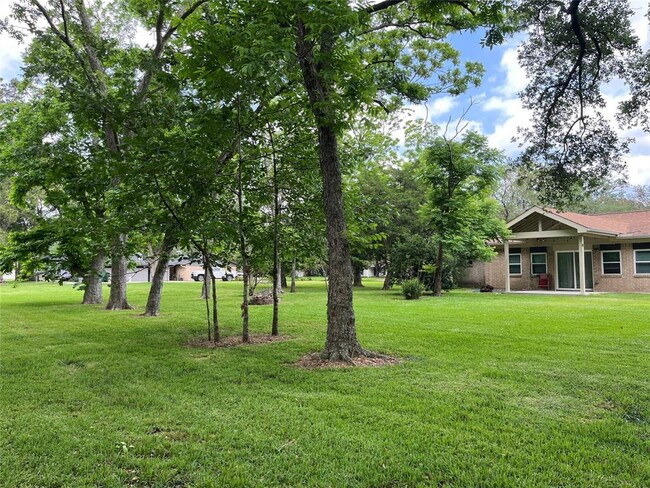 Building Photo - 304 S Shadowbend Dr